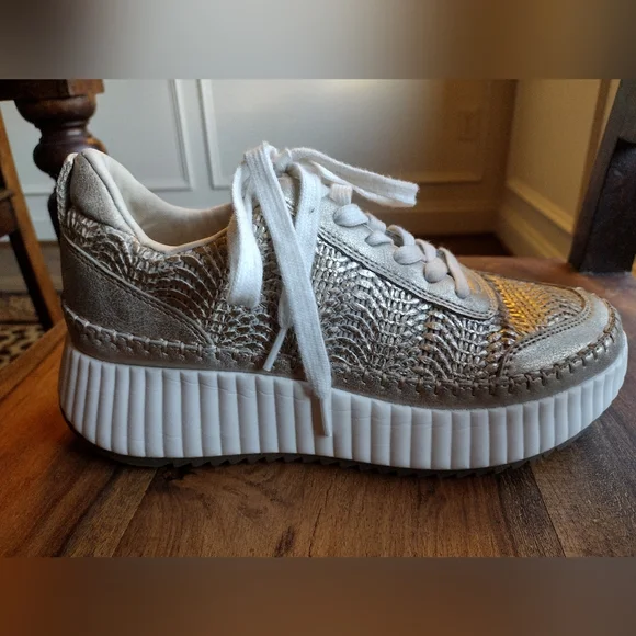 Universal Thread Gold Platform Sneakers Size 9 - Picture 2 of 10